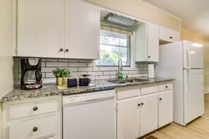 Private kitchen - The Temple Retreat (Temple)