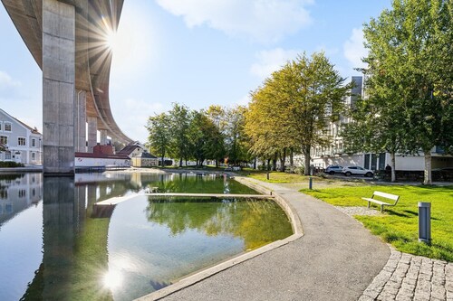 Charming large room -BnB- with balcony in wonderful Stavanger Center 