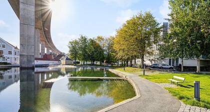 Charming large room -BnB- with balcony in wonderful Stavanger Center