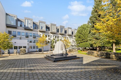 Charming large room -BnB- with balcony in wonderful Stavanger Center 