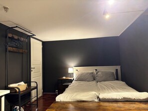 1 bedroom, desk, iron/ironing board, WiFi