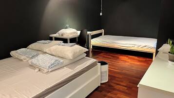 1 bedroom, desk, iron/ironing board, WiFi