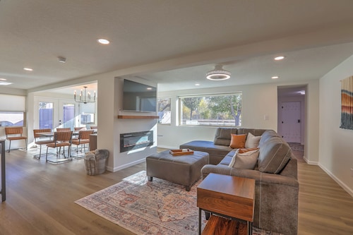 NEW & Spacious: 2Kings+Hot Tub+Fire Pit+Family Fun