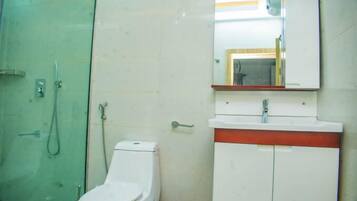 Appartement Familial, balcon, vue ville | Salle de bain