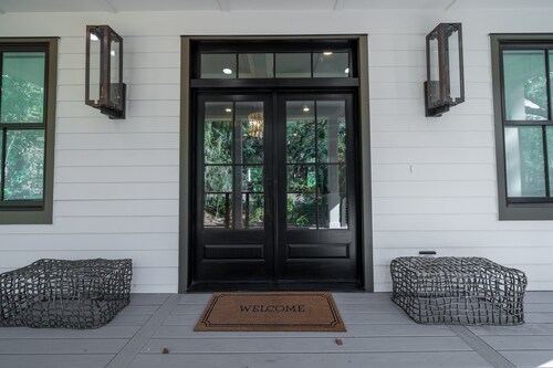 4 Bed/3.5 Bath! Pool! Amenity access included! Golf Course Views!