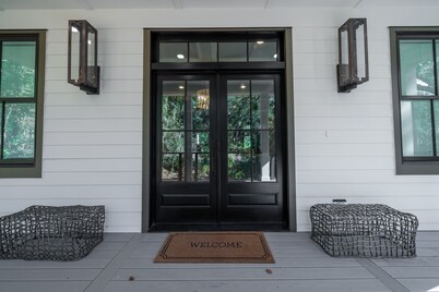 4 Bed/3.5 Bath! Pool! Amenity access included! Golf Course Views!
