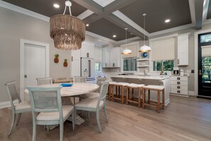 Dining - 4 Bed/3.5 Bath! Pool! Amenity Cards! Golf Course Views! (Seabrook Island)