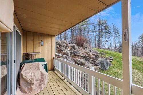 First Chair: 2 br with resort pool, hot tub, sauna & gym in great location!