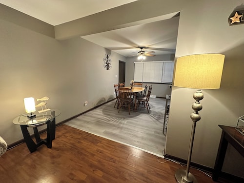 Charming 2-bedroom house in DeKalb