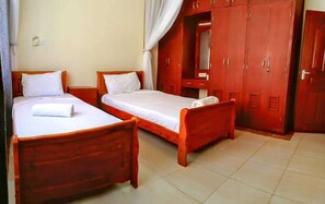 2 bedrooms, iron/ironing board, free WiFi