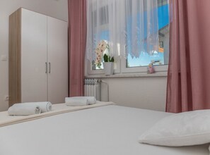 3 bedrooms, Internet, bed sheets - Three Bedroom Apartment with Balcony and Sea View (Crikvenica)