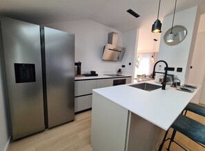 Geladeira, fogão, cooktop, lava-louças