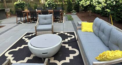 Exquisite designers lake house walk to beach, train, fantastic restaurants.
