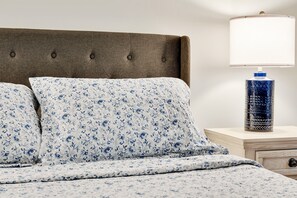 6 bedrooms, desk, iron/ironing board, free WiFi