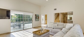 Private Pool & Hot Tub: Cathedral City Getaway!