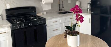 Een magnetron, een oven, een kookplaat