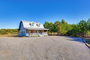 Exterior - Stocked Fishing Ponds: Texas Getaway w/ Cows! (Bonham)