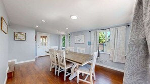 Dining - Charming Upper Home Cozy & Relaxing Retreat (Arvada)