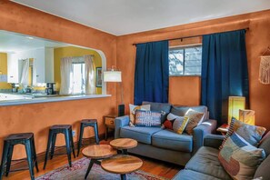 TV, offices - DU Two Bedroom Home Near Campus/Restaurants/Bars (Denver)