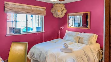 2 slaapkamers, een strijkplank/strijkijzer, reisbedje, wifi