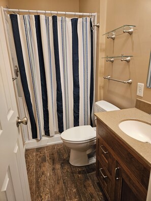 Serviettes fournies, savon, papier toilette