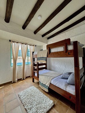 3 bedrooms, iron/ironing board, WiFi, bed sheets