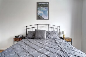 2 makuuhuonetta, silitysrauta/-lauta, Wi-Fi, vuodevaatteet