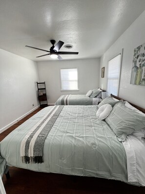 3 bedrooms, iron/ironing board, WiFi, bed sheets