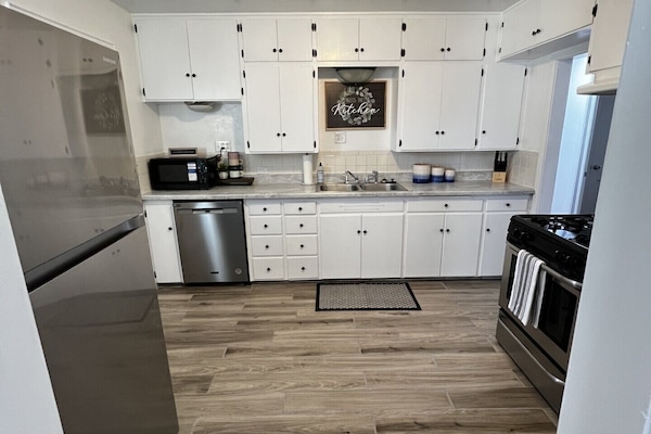 Micro-ondes, four, plaque de cuisson, lave-vaisselle