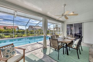 Dining - Beautiful 3-bedroom house with a Salt Water Pool, Close to Sarasota (Nokomis)