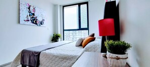 1 Schlafzimmer, Schreibtisch, Bügeleisen/Bügelbrett, Reisekinderbett