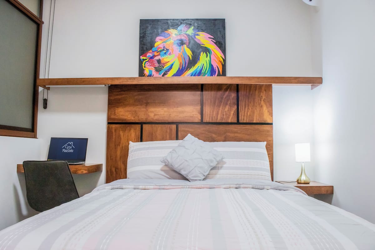 Business Room | In-room safe, desk, laptop workspace, iron/ironing board (on request)