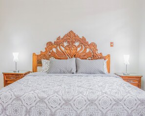 Deluxe Studio, Non Smoking, Tower | In-room safe, desk, laptop workspace, iron/ironing board - CASA MARIANO (Morelia)