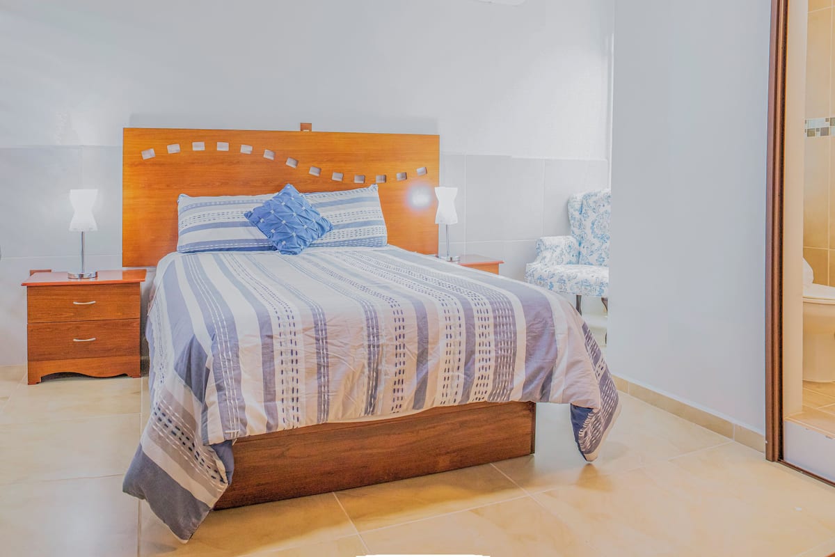 Basic Room | In-room safe, desk, laptop workspace, iron/ironing board (on request)