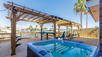 Bain à remous extérieur