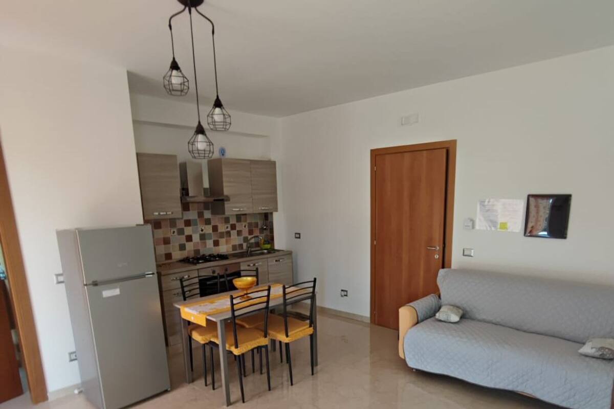 Desk, laptop workspace, soundproofing, WiFi (free)