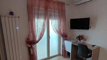 Camera Comfort con letto matrimoniale o 2 letti singoli, vista montagna | Una scrivania, postazione laptop, insonorizzazione, Wi-Fi gratuito