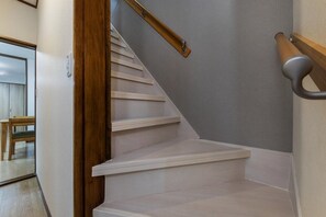 Unclassified image, 5 of 16, button