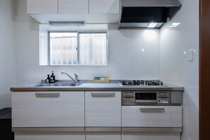 Fridge, microwave, cookware/dishes/utensils - Kaori  |  香 (Osaka)