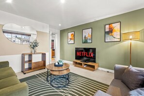 Älytelevisio, videopelejä, pöytäjalkapallopöytä