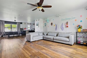 Smart TV - Pool+Fire Pit+Grill+Walk to Lake+Close to Disney+Pet Friendly (St. Cloud)