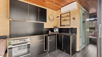 Ovn, kokeplater og kaffetrakter/tekoker