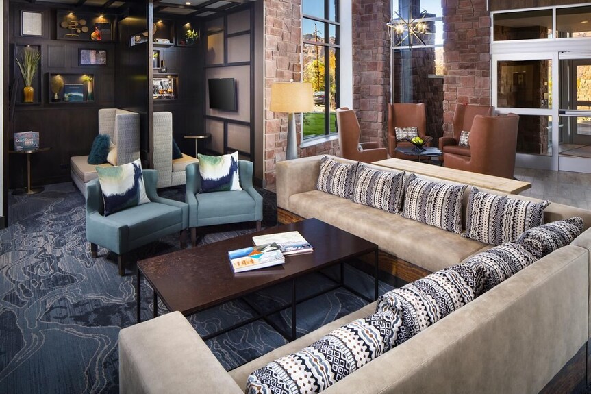 Relax In Elegance: Indulge In Luxe Stay, Pool, Hot Tub, And Delicious Breakfast! - Moab, UT