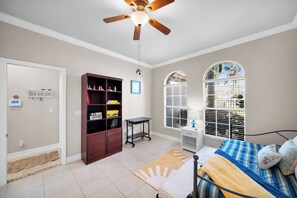4 bedrooms, iron/ironing board, WiFi, bed sheets