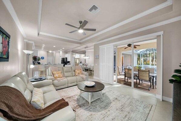 Smart TV, table tennis