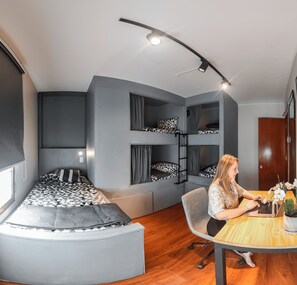 Kamer, alleen vrouwen, gemeenschappelijke badkamer | Individueel gemeubileerd, gratis wifi