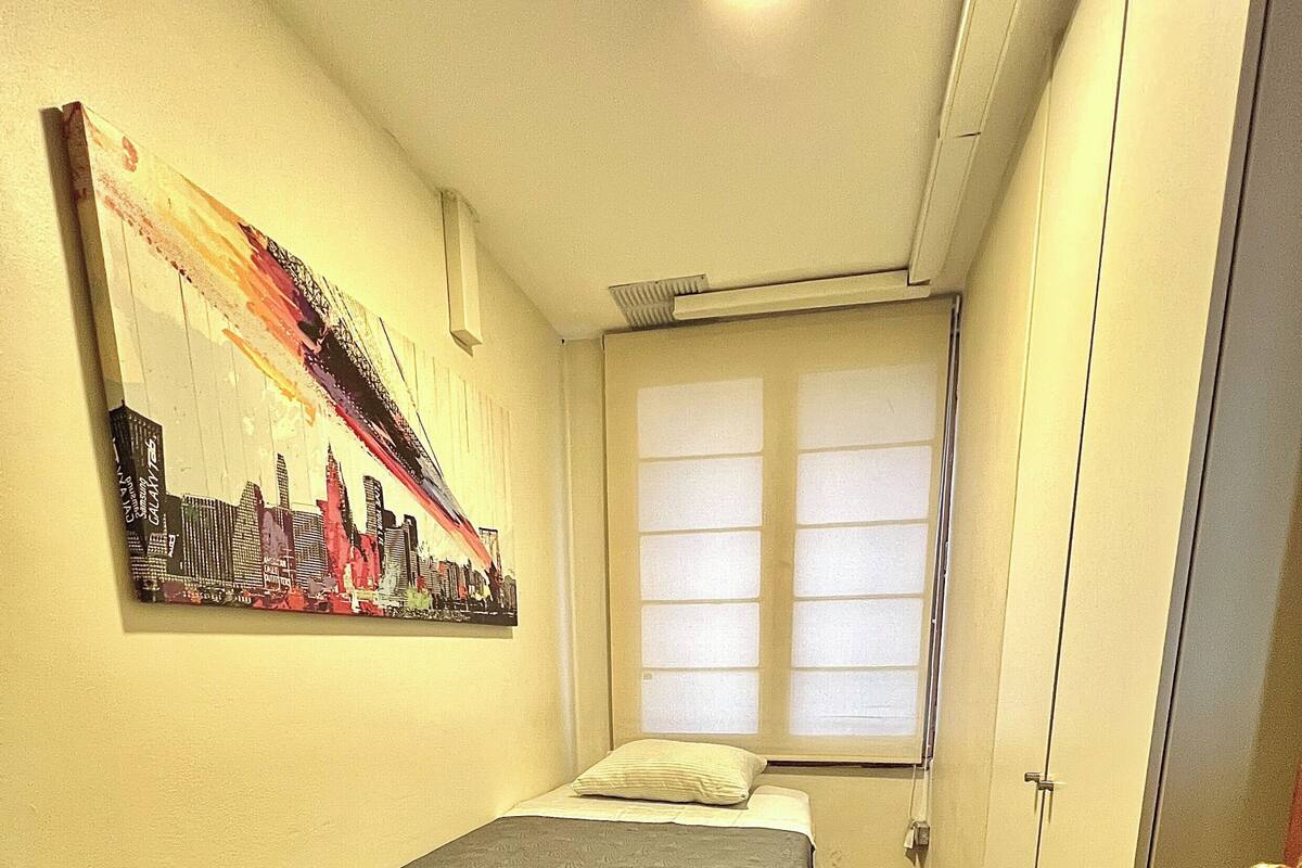 Eenvoudige eenpersoonskamer, uitzicht op stad | 5 slaapkamers, individueel gemeubileerd, gratis wifi