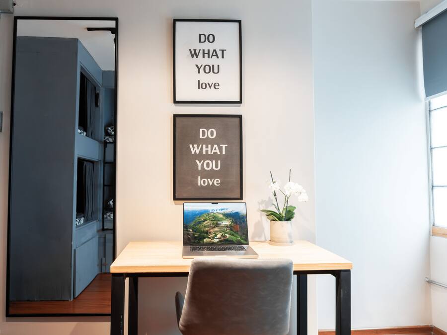 Quarto, somente para mulheres, banheiro compartilhado | Banheiro | Chuveiro, papel higiênico