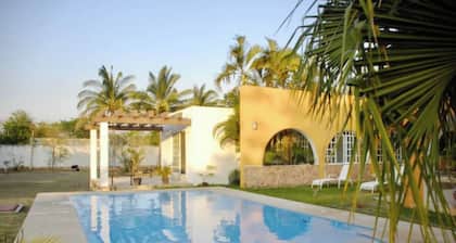 Casa Chichí - Massive Pool