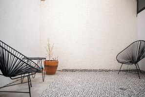 Comfort Twin Room | Terrace/patio - Private room Downtown 2 Guests (León)